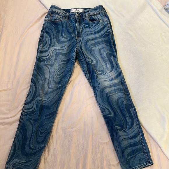 Hollister Jeans | Curvy High Rise Mom Jean - Picture 1 of 2